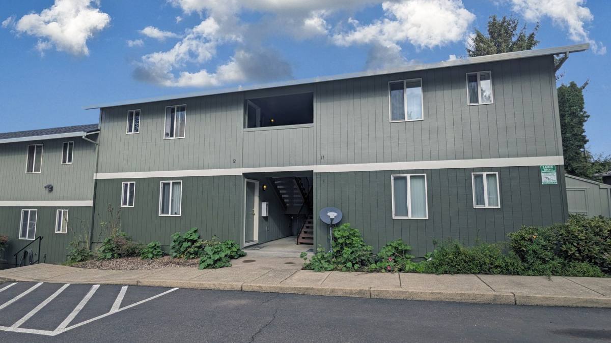 Apartment for rent at 855 SE Ford St, McMinnville, OR 97128