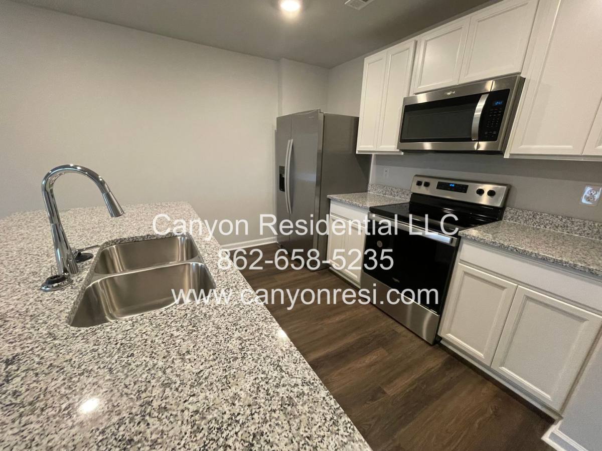 House for rent at 122 Syd Rd, Owens Cross Roads, AL 35763
