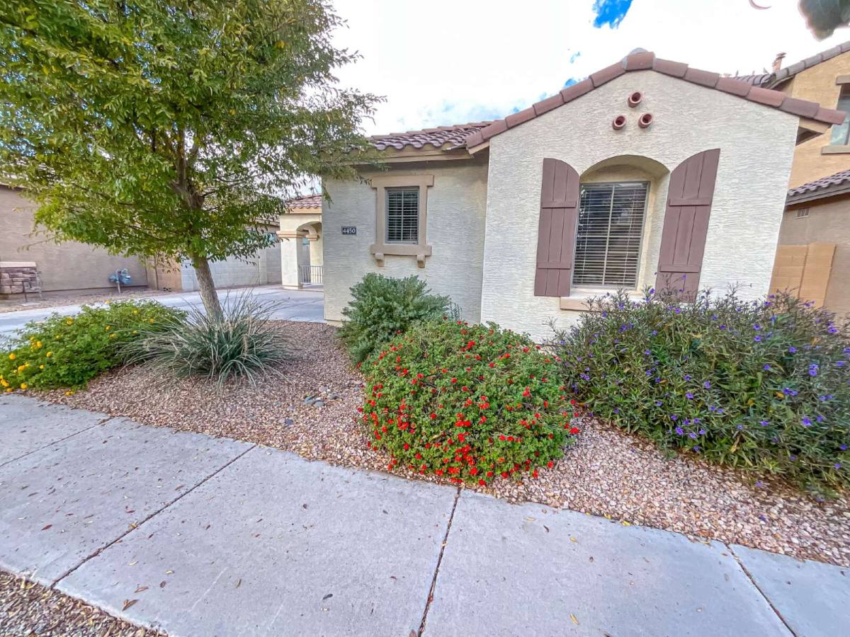 House for rent at 4450 E Oxford Lane, Gilbert, AZ 85295