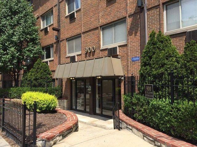 Apartment for rent at 900 W Fullerton Ave #5I, Chicago, IL 60614