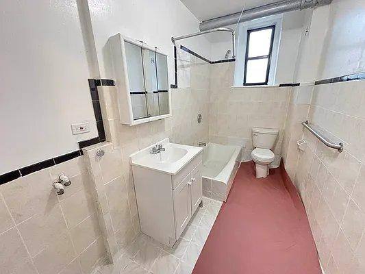 Apartment for rent at 3043 Villa Ave #B, Bronx, NY 10468