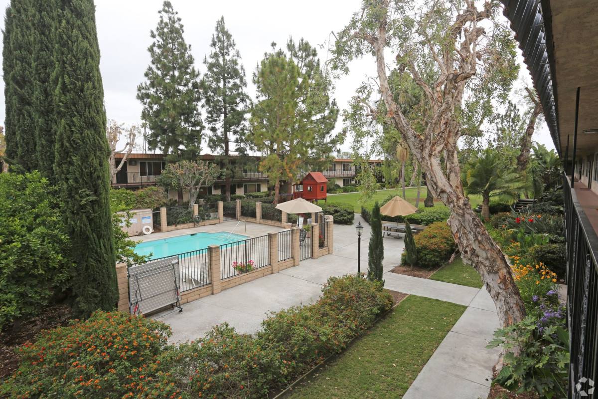 Apartment for rent at 13212 Magnolia St, Garden Grove, CA 92844