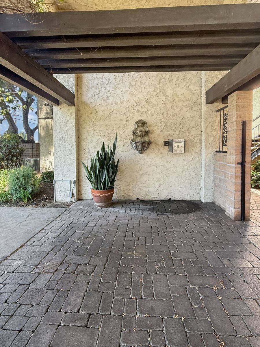 Apartment for rent at 13212 Magnolia St, Garden Grove, CA 92844