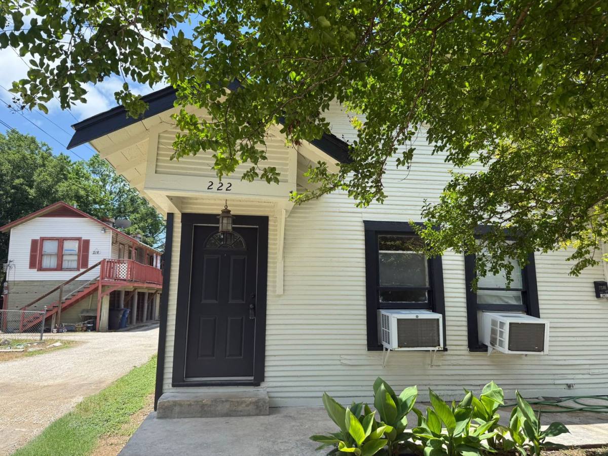 House for rent at 224 Lowell St #2, San Antonio, TX 78210