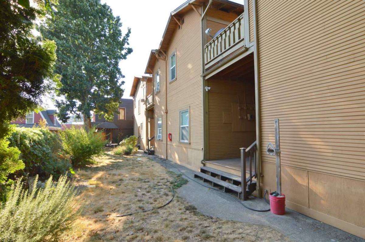 Apartment for rent at 6020 NE Glisan, Portland, OR 97213