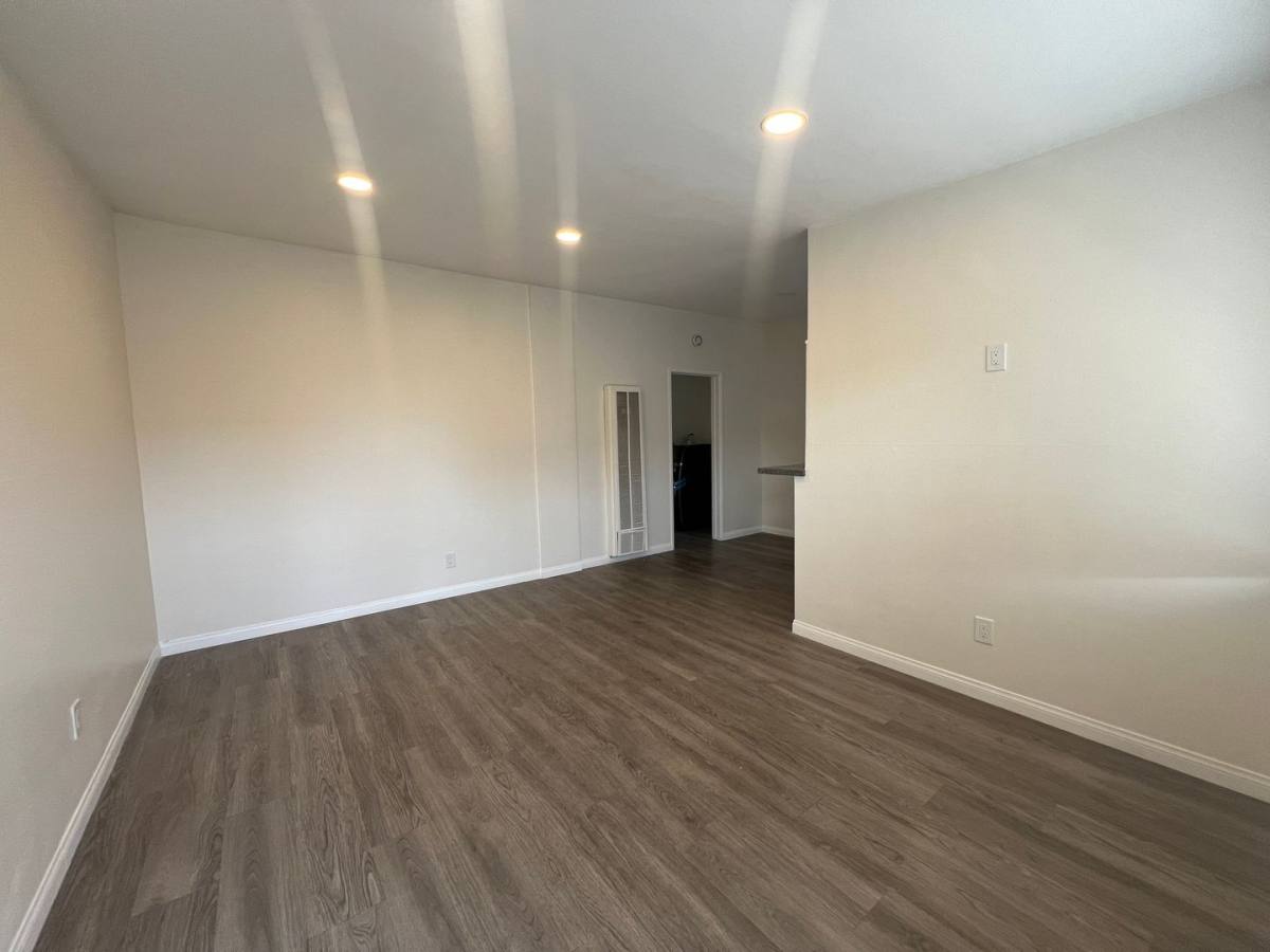 Apartment for rent at 514 S Flower St, Santa Ana, CA 92703