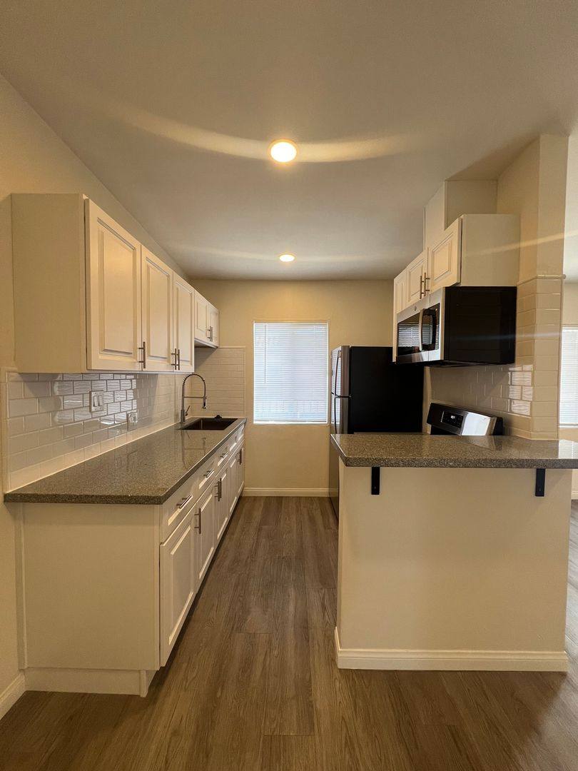 Apartment for rent at 514 S Flower St, Santa Ana, CA 92703