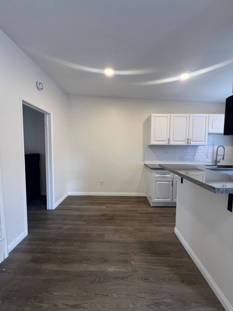 Apartment for rent at 514 S Flower St, Santa Ana, CA 92703