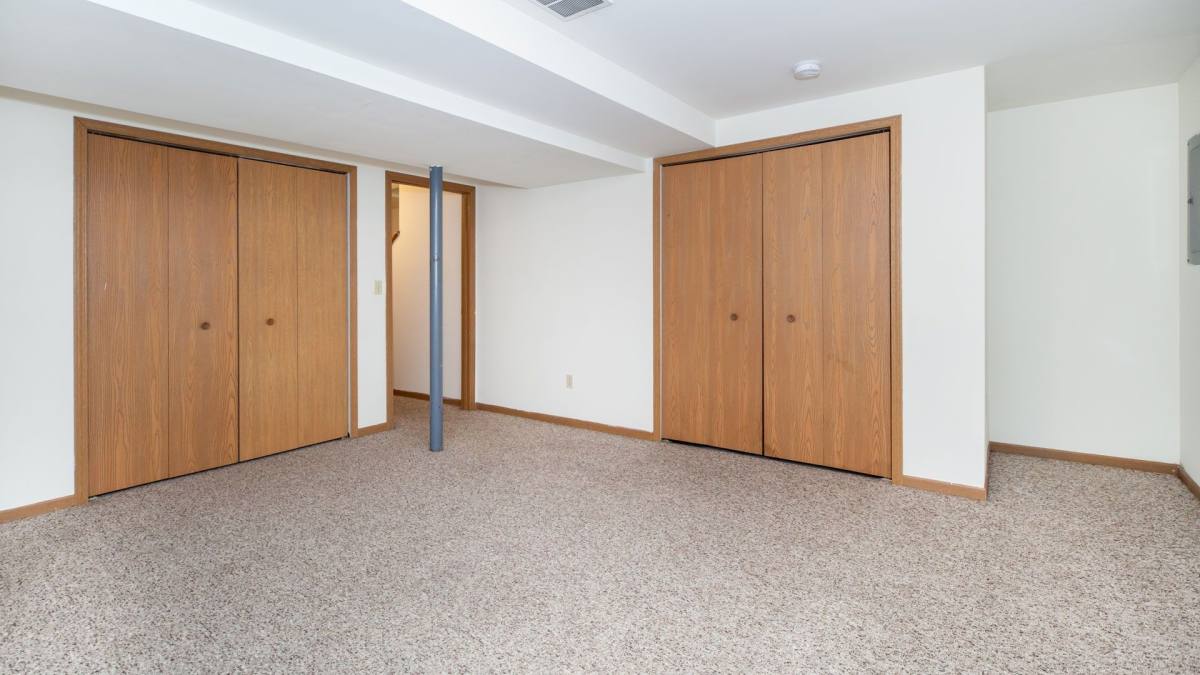 Apartment for rent at 768 Fotis Dr, Dekalb, IL 60115
