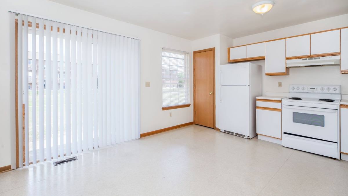 Apartment for rent at 768 Fotis Dr, Dekalb, IL 60115