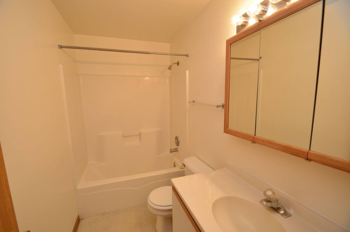 Apartment for rent at 768 Fotis Dr, Dekalb, IL 60115