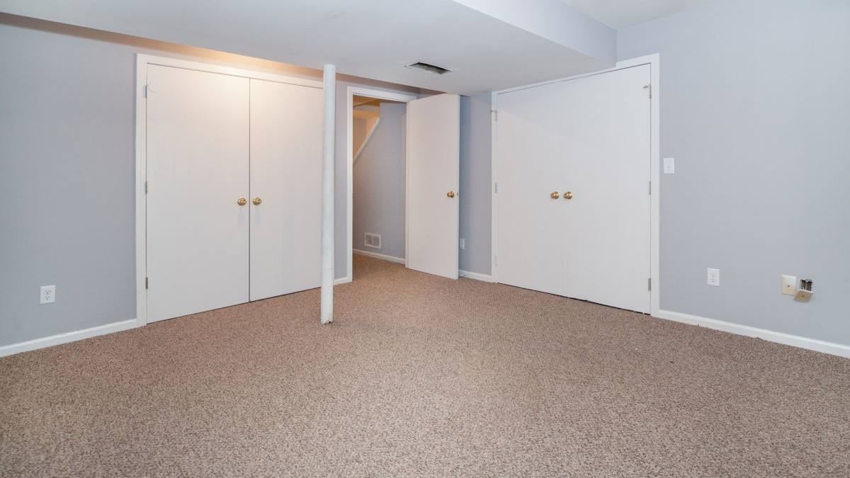 Apartment for rent at 855 Regent Dr, Dekalb, IL 60115