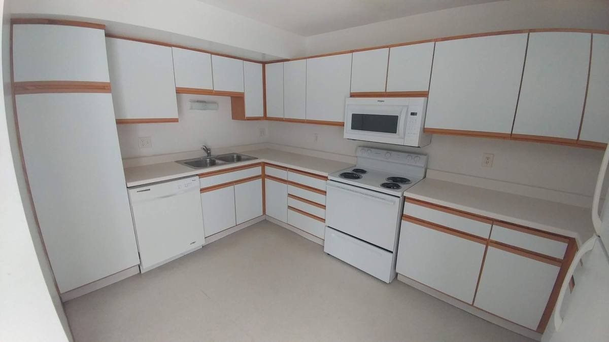 Apartment for rent at 998 Regent Dr, Dekalb, IL 60115