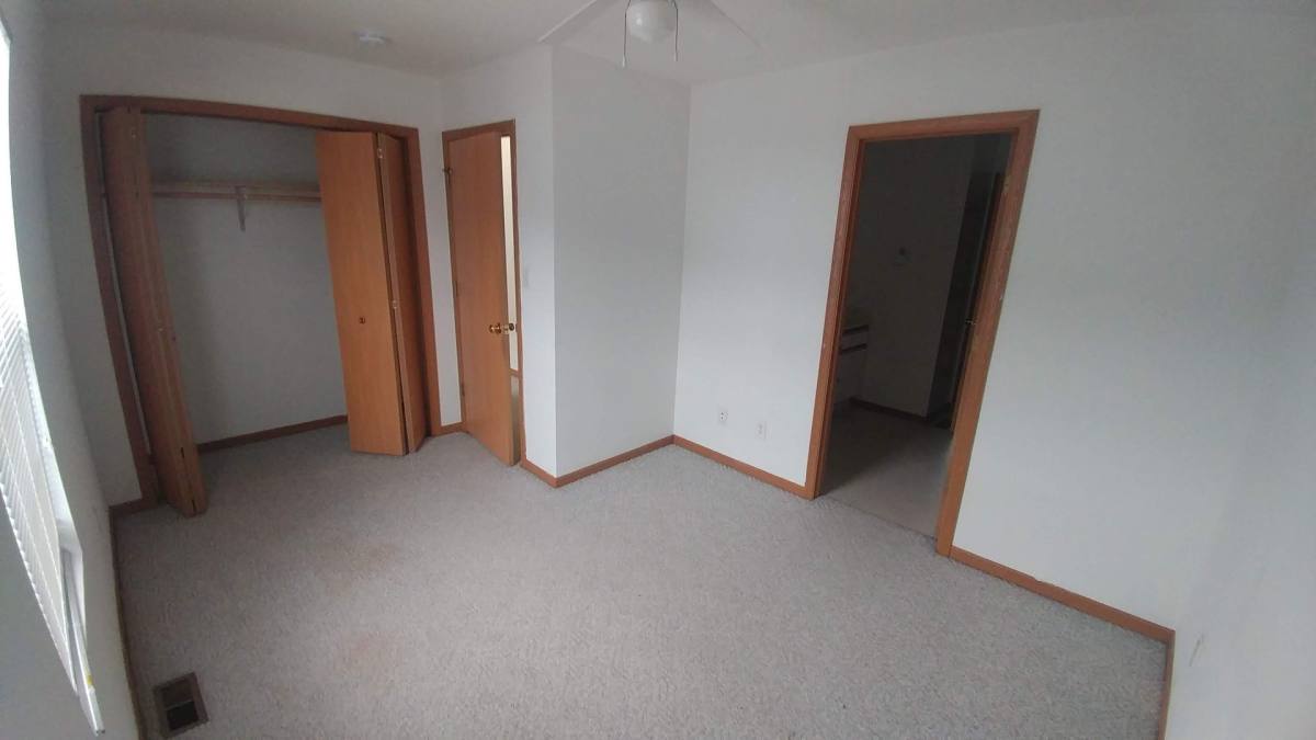 Apartment for rent at 998 Regent Dr, Dekalb, IL 60115
