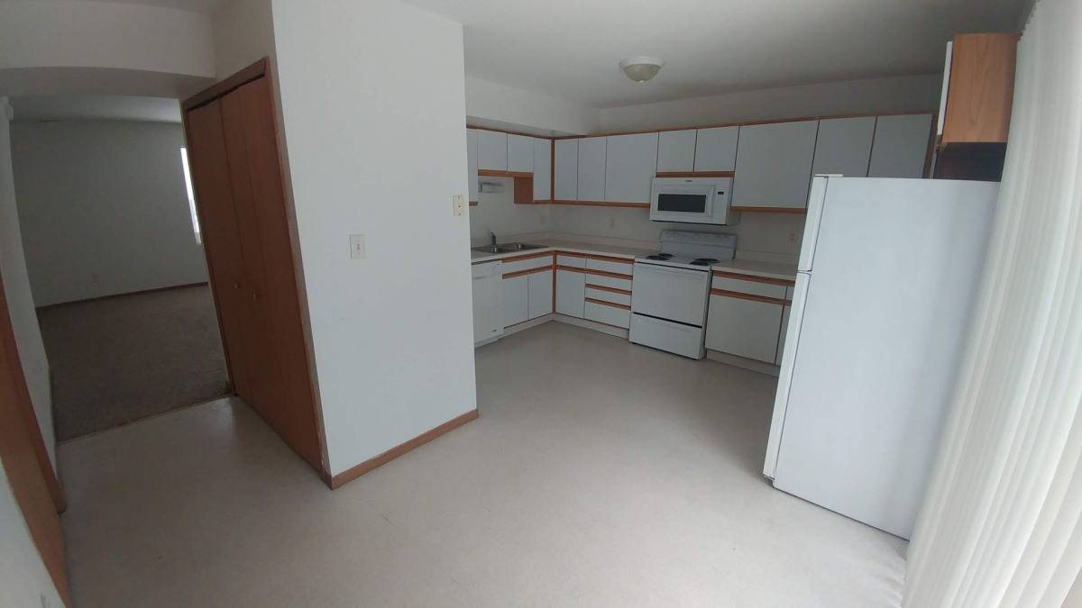 Apartment for rent at 998 Regent Dr, Dekalb, IL 60115