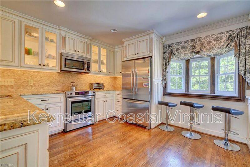 Townhouse for rent at 108 Commerce St, Smithfield, VA 23430