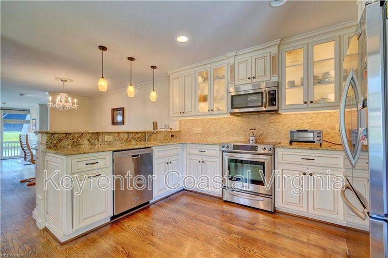 Townhouse for rent at 108 Commerce St, Smithfield, VA 23430