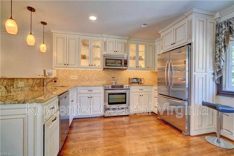 Townhouse for rent at 108 Commerce St, Smithfield, VA 23430