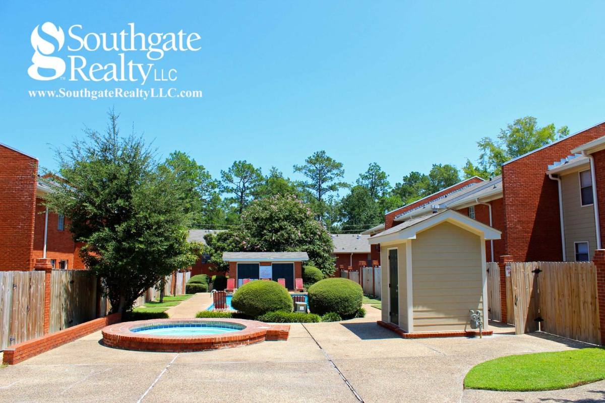 Townhouse for rent at 300 N 38th Ave, Hattiesburg, MS 39401
