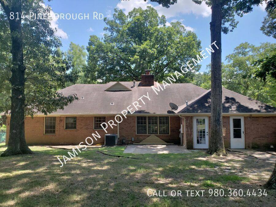 House for rent at 814 Pineborough Rd, Charlotte, NC 28212