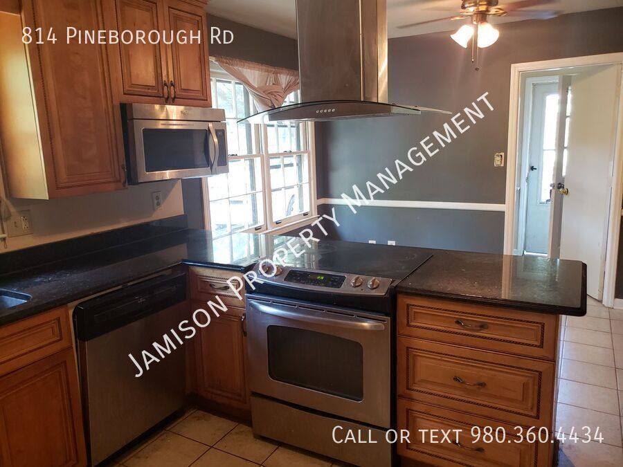 House for rent at 814 Pineborough Rd, Charlotte, NC 28212
