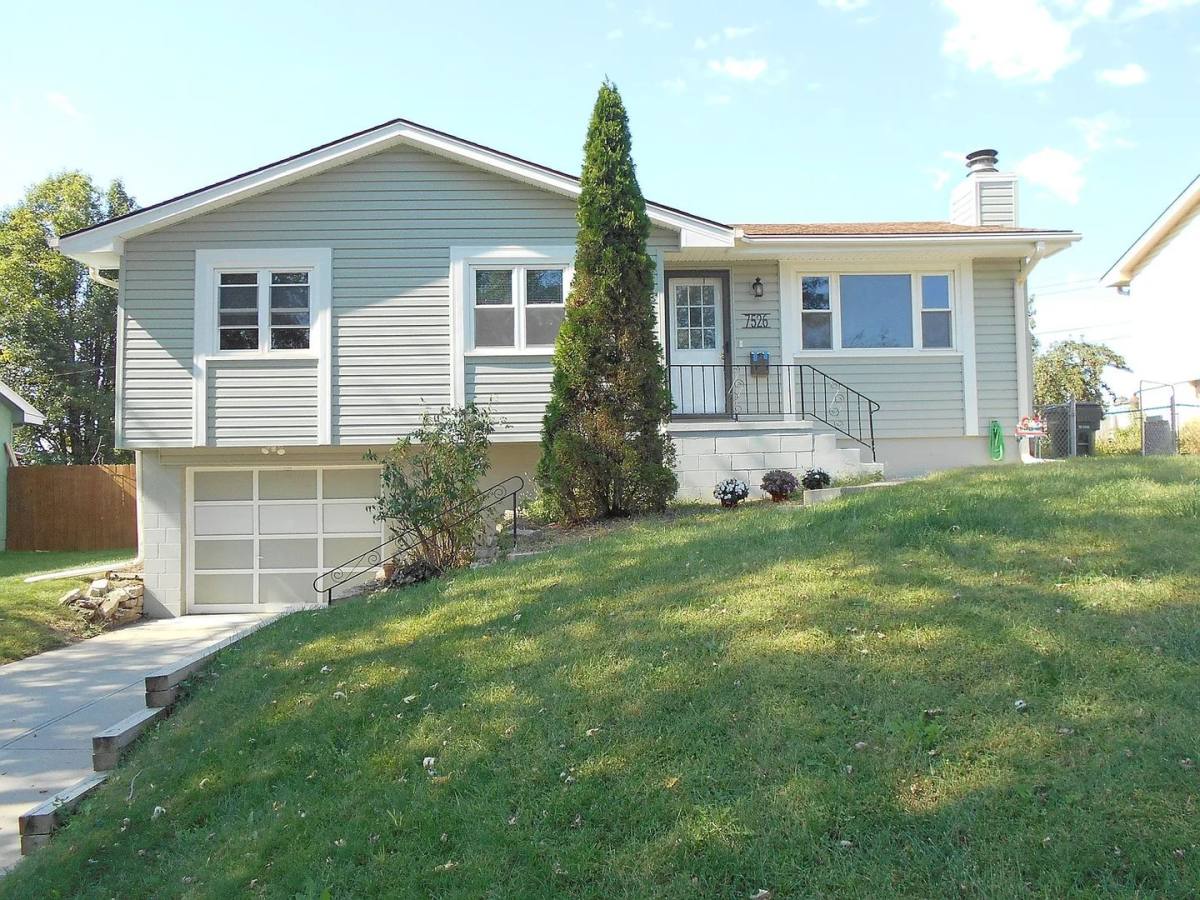 House for rent at 7526 S 75th Ave, La Vista, NE 68128
