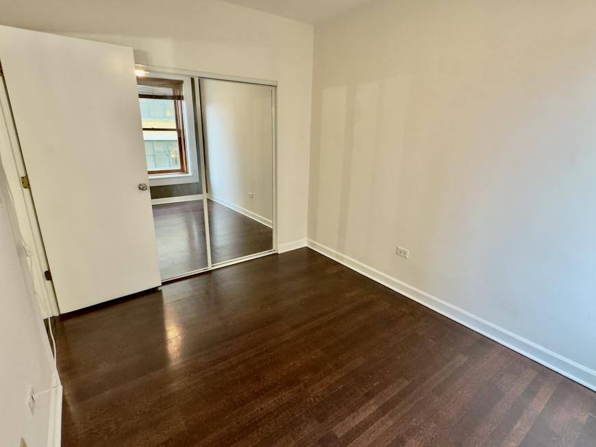 Apartment for rent at 559 W Surf #501, Chicago, IL 60657
