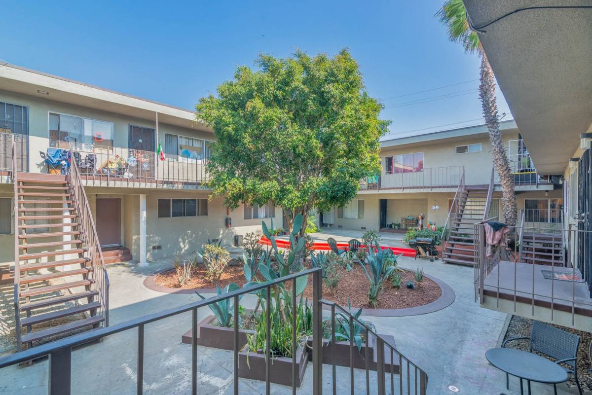 Apartment for rent at 530 E Arbor Vitae St, Inglewood, CA 90301