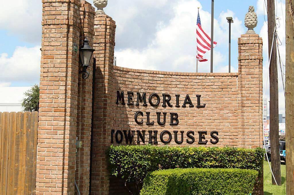 Townhouse for rent at 1305 Country Place Dr, Houston, TX 77079