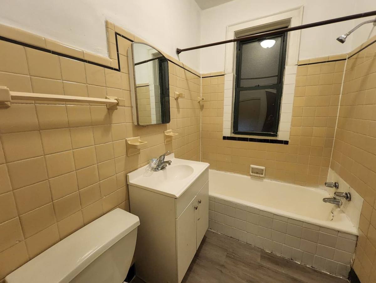 Apartment for rent at 7201-09 S Constance Ave, Chicago, IL 60649