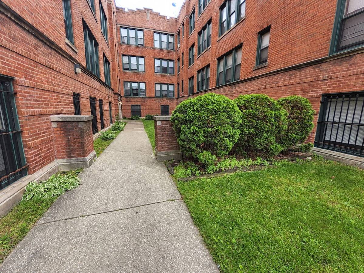 Apartment for rent at 7201-09 S Constance Ave, Chicago, IL 60649