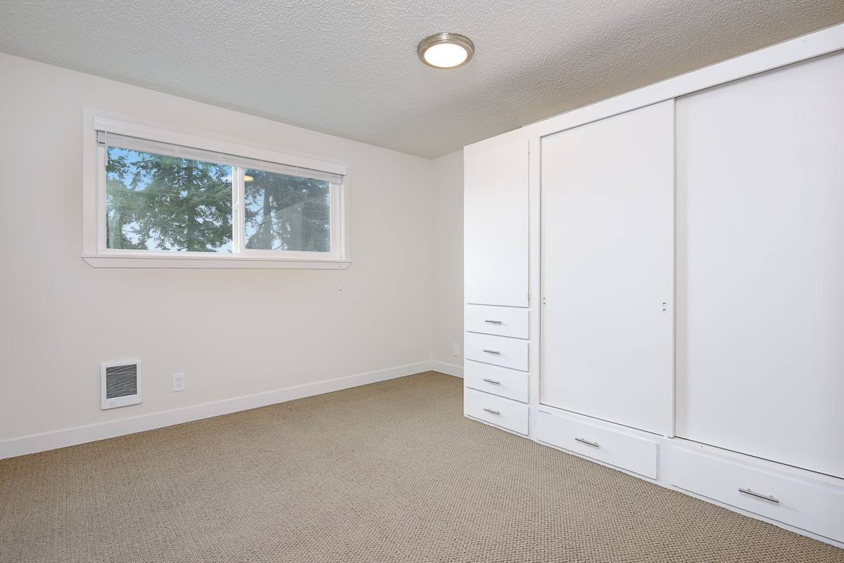 Apartment for rent at 909 6th Ave N, Seattle, WA 98109