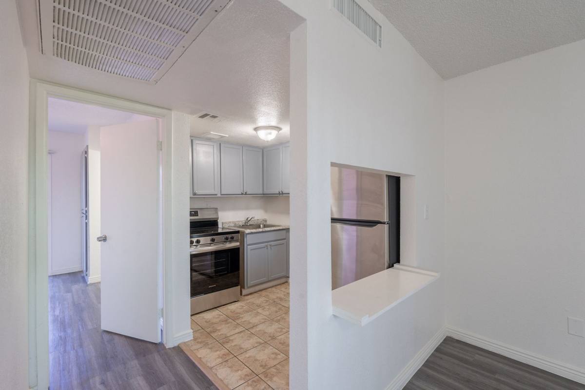 Apartment for rent at 3222 W Indian School Rd, Phoenix, AZ 85017