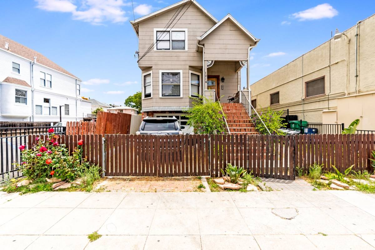 Apartment for rent at 1214 Chestnut St, Alameda, CA 94501
