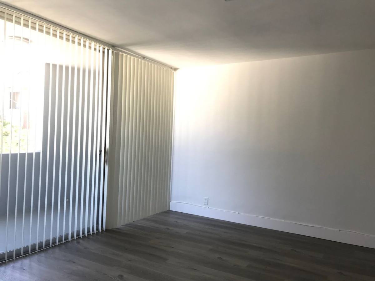 Apartment for rent at 468 S Roxbury Dr, Beverly Hills, CA 90212