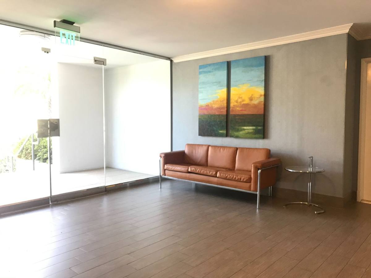 Apartment for rent at 468 S Roxbury Dr, Beverly Hills, CA 90212