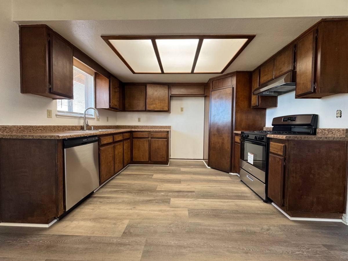 House for rent at 13860 Navarro Dr, Victorville, CA 92392