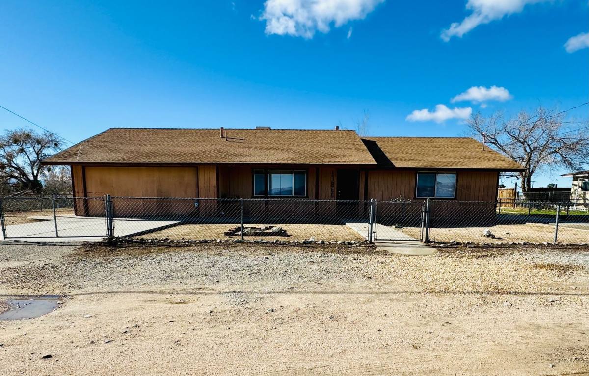 House for rent at 13860 Navarro Dr, Victorville, CA 92392