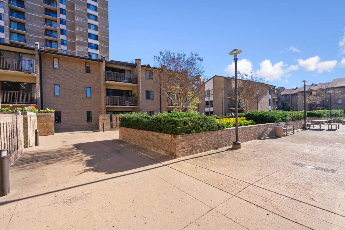Condo for rent at 102 Monroe St #201, Rockville, MD 20850