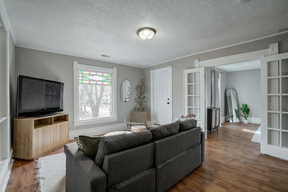 House for rent at 1505 NE Main St #2, Minneapolis, MN 55413