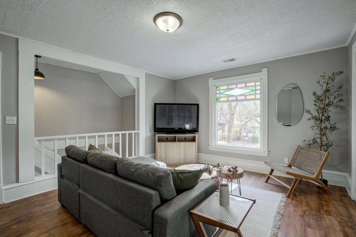 House for rent at 1505 NE Main St #2, Minneapolis, MN 55413