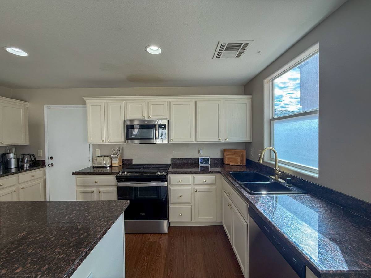 House for rent at 10360 Cherokee Corner Ave, Las Vegas, NV 89129