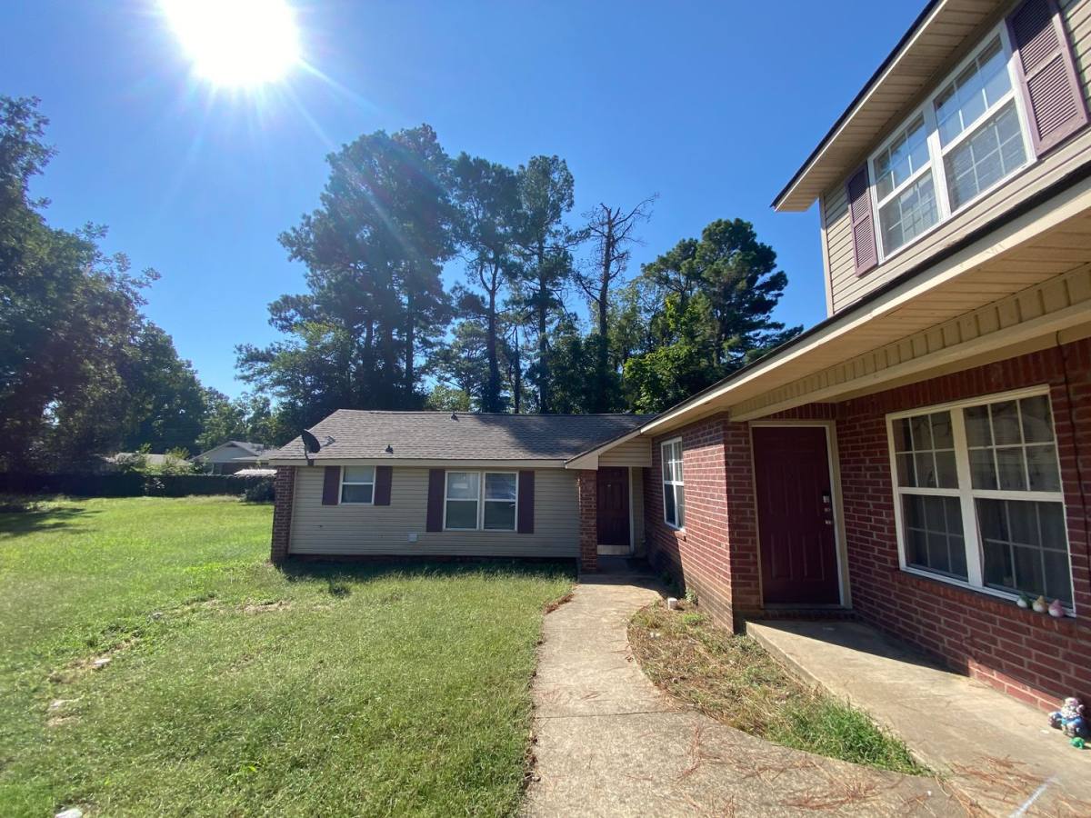 Apartment for rent at 1723 W Matthews, Jonesboro, AR 72401
