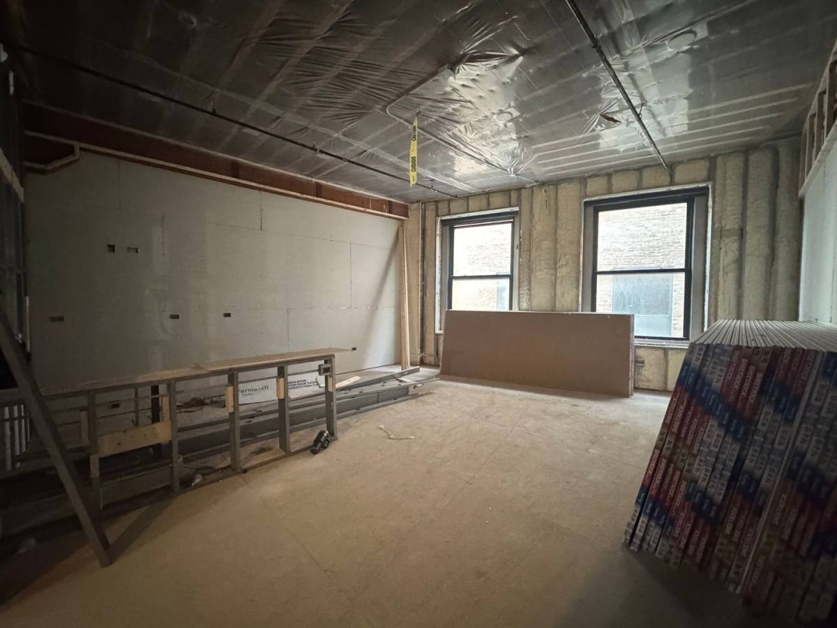 Apartment for rent at 813 W Evergreen Ave, Chicago, IL 60642
