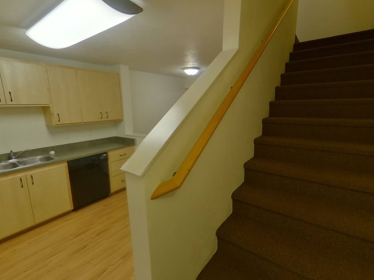 Apartment for rent at 1370 E 19th Ave, Eugene, OR 97403