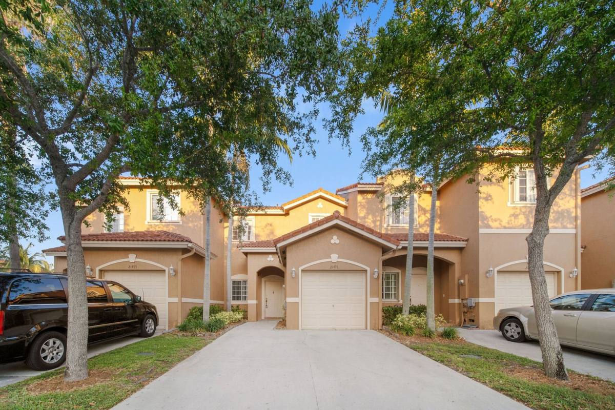 Townhouse for rent at 21459 SW 86th Place, Miami, FL 33189