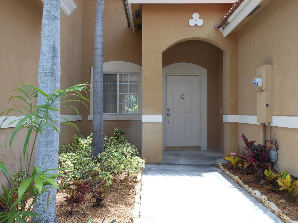 Townhouse for rent at 21459 SW 86th Place, Miami, FL 33189