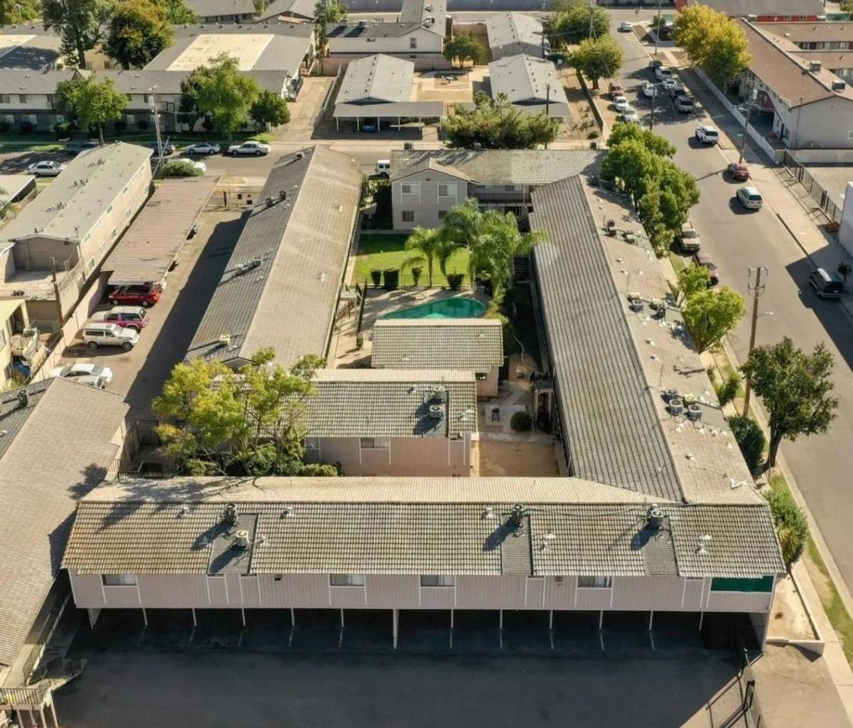 Apartment for rent at 1905 E Pontiac Way, Fresno, CA 93726