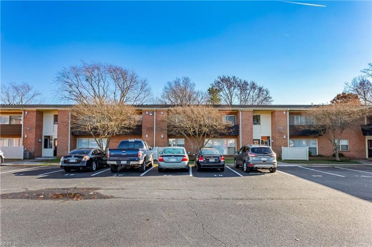 Apartment for rent at 2901 W Mercury Blvd, Hampton, VA 23666