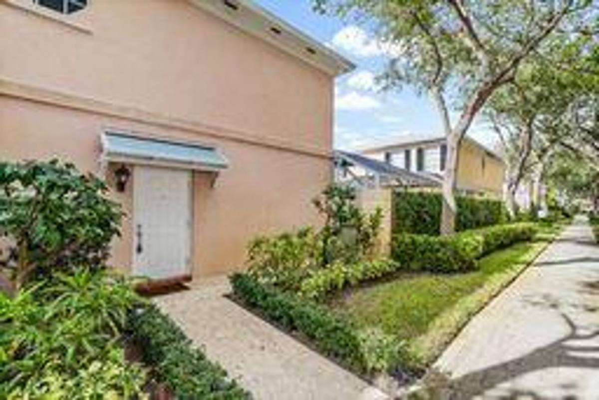 Townhouse for rent at 3 Oakland Court, Jupiter, FL 33469